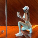 Dada Chan Instagram - 找到好狀態有很多方式，我喜歡在力量訓練中挑戰自我。 每一次嘗試新的動作，每一次熱汗淋漓，我感受到身體變得強大，內心更加專注。 Ps. 其實腹肌真的是餓出來的… 三天沒胃口吃東西 今天跑了5k 30min HIIT 6min plank 🔥 就回來了 當然你要有至少兩年的持續鍛鍊肌肉的底子😜