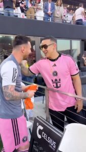 Daddy Yankee Instagram - Gracias al @intermiamicf por la invitación 🙏🏼 Muchos respetos para el Goat @leomessi @5sergiob @luissuarez9 ⚽️