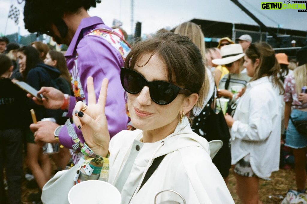 Daisy Edgar-Jones Instagram - So hot you’re hurting my feelings ✌️🌞🌧 thank you @glastofest