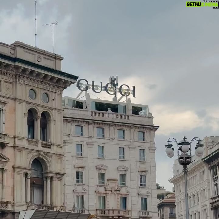 Daisy Edgar-Jones Instagram - Grazie mille @sabatods and @gucci ♥️ An incredible collection, an iconic dance floor and the sunglasses of my dreams 🪩🕶️ Ciao Milano x