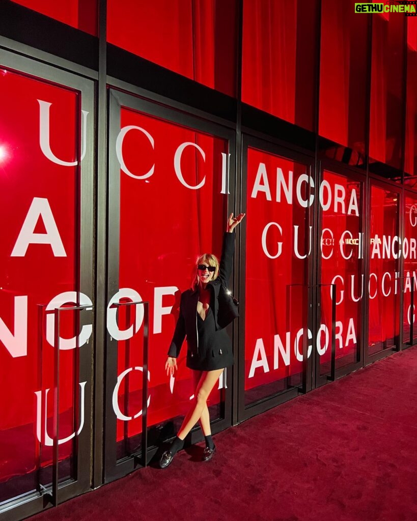 Daisy Edgar-Jones Instagram - Grazie mille @sabatods and @gucci ♥️ An incredible collection, an iconic dance floor and the sunglasses of my dreams 🪩🕶️ Ciao Milano x