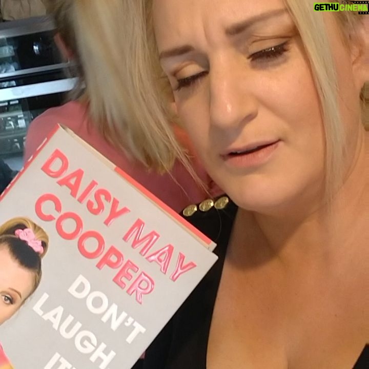 Daisy May Cooper Instagram - My attempt at telling you that there are a limited copy of signed books available at Waterstones by the link in my bio but instead ended up recording an argument with my best mate over a load of rotting hello fresh produce