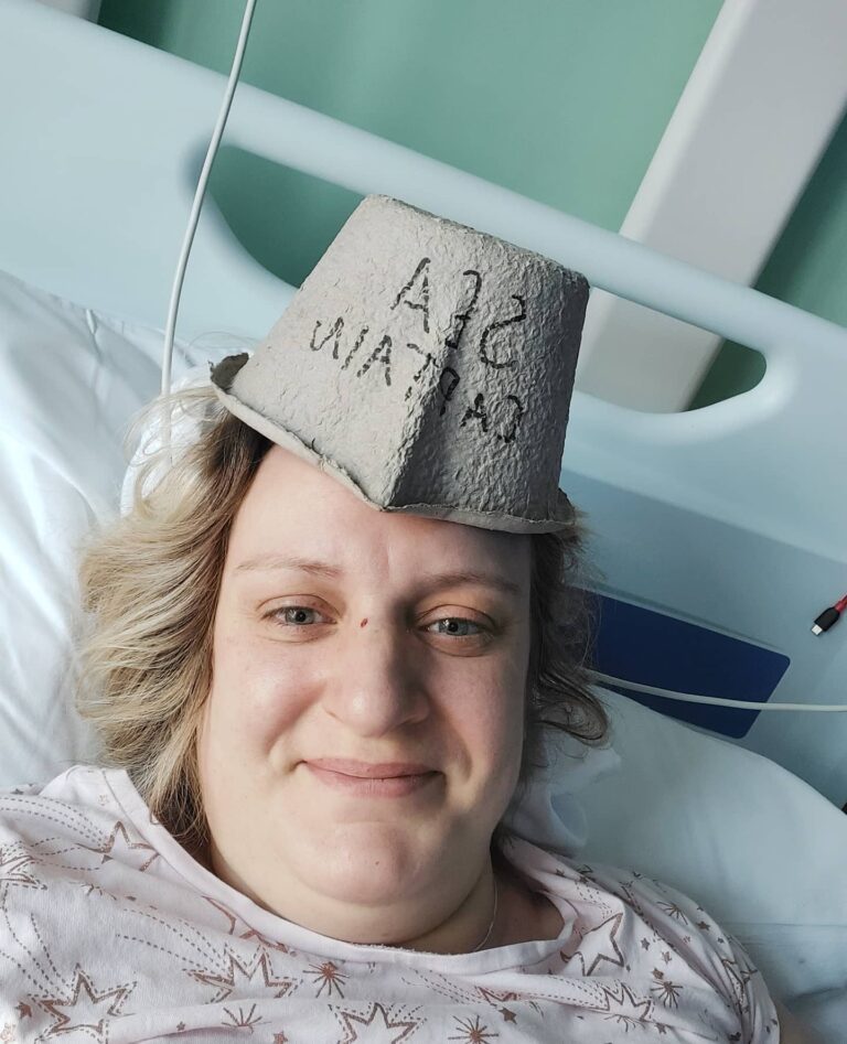 Daisy May Cooper Instagram - Eurgh, worst couple of days. Been in hospital with bloody kidney stones 😫. The nurses have made me my own hat to cheer me up. Absolute bloody beauts 😇 😍 💖
