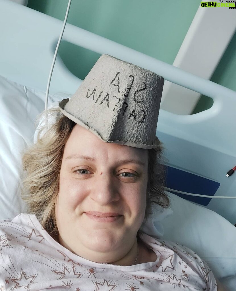 Daisy May Cooper Instagram - Eurgh, worst couple of days. Been in hospital with bloody kidney stones 😫. The nurses have made me my own hat to cheer me up. Absolute bloody beauts 😇 😍 💖