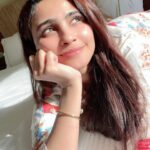 Daisy Shah Instagram - When the ☀️ shines 🎶 . . . #sunkissed #daisyshah #myhappyplace