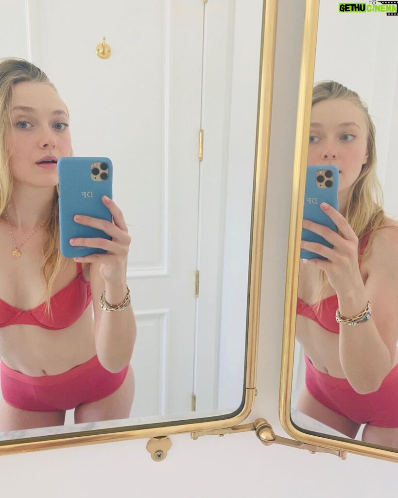 Dakota Fanning Instagram - 🎀 @kitundergarments has partnered with @wcrfcure and will be donating 5% of sales for the entire month of October in support of #breastcancerawarenessmonth They will also donate $1 to @wcrfcure for everyone who posts a photo in their undergarments!!! 🎀 Be sure to tag @kitundergarments and use  #KitstoKickCancer !