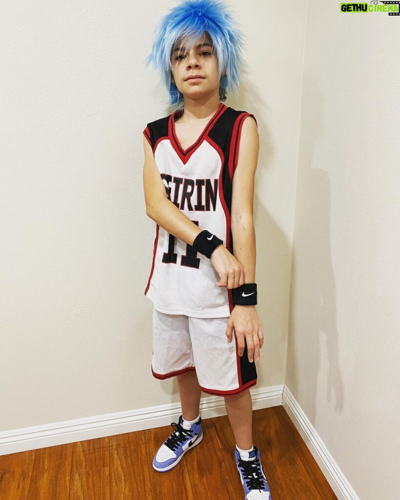 Dalila Bela Instagram - HAPPY HALLOWEEN!!!! 🪦🪦🔮🔮🧡🧡 My youngest brother, @raphaelalejandro22, and I’s costumes this year!!!! #kuroko #halloweencostume #halloween #happyhalloween #spookyseason