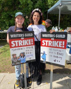 Dalila Bela Instagram - Was on the picket line today with these amazing women, @naledijackson, @helenjohns00, @demandatension, @borelcorp, and @shernfern!!!

#wgastrong #wgastrike #sagaftrastrong #sagaftrastrike