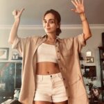 Damla Sönmez Instagram - Eliminasyon 6. gündü. Çekmiştim ama paylaşmamıştım. Üzerinden günler haftalar geçti. Peynirsizlik acı ama baya faydalı bir şey. Neyse… Paylaşasım var. Paylaştım gitti. Hadi bakalım.