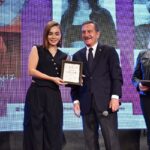 Damla Sönmez Instagram - 1. Tepebaşı Uçan Süpürge Kadın Filmleri Festivali başladı! Muhteşem iki gün geçirdik. @ucansupurgevakfi @halimeucansupurge @tepebasibeltr @dtahmetatac ve @tepebasisagliklikent e bu dönemde böyle bir girişimde bulundukları ve bu başlangıca beni de dahil ettikleri için çok teşekkür ederim🌹🌞 Sanat, sinema insanın kendisini, karşısındakini daha iyi anlamasının en keyifli aracı. Bu tip festivaller ülkemiz için çok önemli. Dün şahane bir açılış töreni ardından festival başladı. Bugün Sibel filminin gösterimini ve sonrasında söyleşisini gerçekleştirdik. Katılan tüm seyircimize teşekkürlerimi ve sevgilerimi sunuyorum 🤍 şahaneydiniz. Film gösterimleri ve söyleşiler Zübeyde Hanım Kültür Merkezi ve Özdilek Kültür ve Sanat Merkezi’nde devam ediyor. Festival rengarenk ve uzun ömürlü olsun 🎉🧿