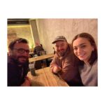 Damla Sönmez Instagram - A bit of good old Berlin(read it with an ê), some good old friends, a lot of walking, cooking at the market, plotting to tear down our inner walls… And most importantly, back to my old posting habits… but posting at 1am 🙃 you still don’t know how to D! El ne karışır? 🥂 Good night to all 💙 luv ya!