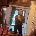 Damla Sönmez Instagram - -seninle telde konuşurken foto çekinemem mi sandın? -yo, niye saniym? -hı, ben de onu diyorum niye sanasın. 📞: @caglasubakdur 🖤