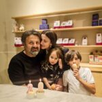 Dana Rogoz Instagram - 144/366 In caz ca va intrebati ce e cu lumanarile acelea, aflati ca azi Radu și cu mine am implinit 20 de ani de relatie! Dupa acesti 20 de ani avem 2 copii minunati, o casa de la 1900 pe care am renovat-o cu greu, o alta in Viscri pe care am salvat-o de la prăbușire, avem o "casuta pe roti" cu care am campat in cele mai inedite locuri, avem filmele la care am lucrat împreună și la care tinem enorm, avem zeci de calatorii in toata lumea asta, dar si multe alte visuri împreună. Si nu mai vorbesc câte amintiri superbe! La mulți ani nouă! P.S. Am sarbatorit cu o ieșire la film in 4, iar apoi ne-am chinuit sa infigem cele 2 lumanari intr-o inghetata, in oras. Noroc ca oamenii sunt saritori in astfel de situatii si ne-au ajutat cu aceste fotografii dragute, real impresionați de asa o aniversare.