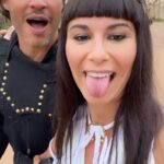Dani Moreno Instagram - #tbt do meu último dia de gravação que eu não pude postar pq @nandorodrigues___ deu o spoiler que só foi ao ar na segunda hahahahaha Como o @jorgemesquitta disse: o encerrador de contratos oficial da @seriereis / @seriellaproductions hahahahahaha Amo vcs!! Siga brilhando aí em Reis, Nando!! #seriereis #rezom #nebate #zerua