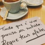 Dani Moreno Instagram - Um biscoito, um café, um lembrete, e meu bom dia ✨ Foto de @adrilimaa || @meuolhaar Beauty de @_daniellepach #shooting #portrait #retrato #bomdia #café