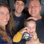 Dani Moreno Instagram - É aniversário dele hoje! Do meu irmão. As vezes mais velho, as vezes mais novo, as vezes problema, as vezes solução, ou seja: irmão. 😂 @moratofabio te desejo saúde, pq o resto cê tá ligado que a gente se vira. E no fim, é sempre nóis. Pq tudo que nóis tem, é nóis. Te amo! Feliz aniversário 🫏