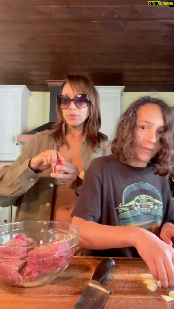 Dania Ramírez Instagram - The #Gaia Takeover!!! When my #BikiniLunches turn into a family affair! @mygaiaaether #namaste For full video go to the link on my Stories! https://vimeo.com/927737017