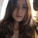 Dania Ramírez Instagram - “Love yourself. Love what you do. Love how you do it.” Sharing this feeling of gratitude with you all.” "Ámate a ti mismo. Amas lo que haces. Ama cómo lo haces”. Compartiendo este sentimiento de gratitud con todos ustedes.” #blessingsandmiracles #GodblessYouGod #namaste 🫶🏽🙏🏽🌟 #daniacs #Ishtar . . . . . Song by @iamdamonelliott Photographed by www.tonyduran.net Hair @hairbyricardorojas Make up @kelawong Styling @phillipbloch Gold Robe @jovanalouis