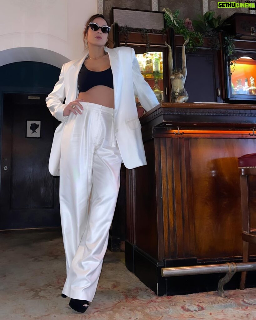 Dania Ramírez Instagram - Doctoring up this meeting… #beastmode #fashion #namaste Suit @ronnykobo Shoes @prada #VintageSunglasses Styled by @galaxiab