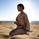 Dania Ramírez Instagram - Believe. Create. Grow. Be Grateful. Together we are more. #Namaste 🙏🏽🫶🏽🌟 >>> Believe and Inspire: A new dimension in the realization of dreams... <<< —Gerardo L. Berrios-Martínez In the theoretical framework: * Believing in dreams is inherent in seeking that the process to make them come true brings us closer to the Eternal and leads us to grow as exemplary human beings and believers. * Inspiring the world through each new realization is giving a new level to dreams; dreams that acquire greatness because of the way they become more than oneself. Take that theoretical framework towards being a powerful reality; It is a Purpose of Life and Transcendence that is great for the integral happiness that the world will see as miraculous, for how much it consecrates, and for the way in which it will continue to inspire generations. It’s a matter of believing in yourself, your dreams, and how your God comes first in a real, practical, and humbling way. “Be taken up and thrown into the sea,’ and does not doubt in his heart, but believes that what he says will happen, it will be granted to him.” —Mark 11:23 /////////////////// >>> Creer e Inspirar: Una nueva dimensión en la realización de los sueños... <<< —Gerardo L. Berrios Martínez En el marco teórico: * Creer en los sueños es inherente a buscar que el proceso para hacerlos realidad, nos acerque más al Eterno y nos lleve a crecer como ejemplares seres humanos y creyentes. * Inspirar al mundo mediante cada nueva realización, es darle un nuevo nivel a los sueños; sueños que adquieren grandeza por la forma en que pasan a ser más que uno mismo. Llevar ese marco teórico hacia ser una poderosa realidad; es un Propósito de Vida y Trascendencia que es grande por la felicidad integral que el mundo verá como milagrosa, por lo mucho que consagra, y por la forma en que seguirá inspirando a las generaciones. Es cuestión de creer en ti, en tus sueños y en cómo su Dios es primero en forma real, práctica y aleccionadora. ‘Quítate y arrójate al mar,’ y no dude en su corazón, sino crea que lo que dice va a suceder, le será concedido”. —Marcos 11:23 #Namaste 🙏🏽🌟🫶🏽 Photo by www.tonyduran.net