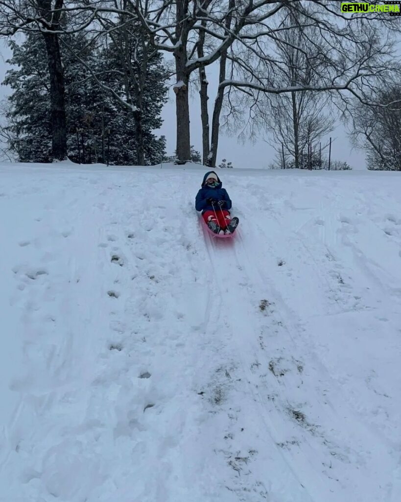 Danica McKellar Instagram - How is this our neighborhood?? 😁 Speaking as a California lifer until recently, this is surreal. We happened to be out of town last year when it snowed, so this was a new experience for sure! ☃️❄️ Such a fun time frolicking and sledding today - no "great pics" - wasn't that kind of day - but ah... #corememories made. 🥰❤️ (That's me in the red pants!) #snowday ❄️