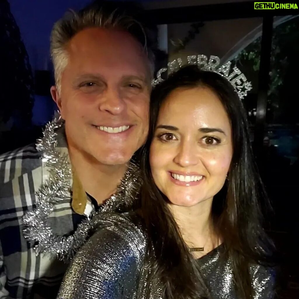 Danica McKellar Instagram - Happy New Year!! 🎉🌟 Feeling blessed to have spent it with family... in addition to my husband & son, my sister Crystal (yes she played Becky Slater on The Wonder Years 😁), both my brothers, my parents and also my niece & nephew. 🥰 . . Took some group shots... somehow my dad kept sinking into the chair and looking awkward, so we had some fun with that one. 😅 . . Sending love to you all for the new year ahead!! 🌟🎉 #2024