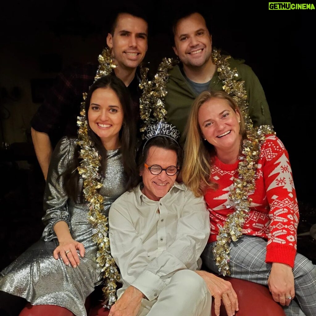 Danica McKellar Instagram - Happy New Year!! 🎉🌟 Feeling blessed to have spent it with family... in addition to my husband & son, my sister Crystal (yes she played Becky Slater on The Wonder Years 😁), both my brothers, my parents and also my niece & nephew. 🥰 . . Took some group shots... somehow my dad kept sinking into the chair and looking awkward, so we had some fun with that one. 😅 . . Sending love to you all for the new year ahead!! 🌟🎉 #2024