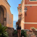 Daniela Castro Instagram – Días en Génova y horas en Portofino 🇮🇹🏖️🙌🏻 // subido por segunda
1. Boccadasse, Génova día 1
2. Piazza de Ferrari
3. Salidita a entrenar
4. Génova un Domingo con 33 grados
5. Catedral san Lorenzzo
6. Portofino
7. Espejos Palazzo Rosso
8. Gelateria
9. Arco della Vittoria
10. 🏖️🏖️🏖️🏖️🏖️