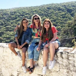Daniela Luján Instagram - #tbt de algunos viajes con mis envinadas 💕 por cierto ayer hubo video, ¿lo vieron?
