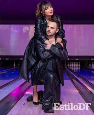 Daniela Luján Instagram - Hoy es lunes de #EstiloDF en portada tenemos a @lalujans y @martinricca1 

Luego de 25 años volvieron al escenario para cantar sus éxitos infantiles, donde la conexión con el público fue total. Tras el éxito del show emprenderán la gira 2000´s x Siempre. 

📍 @bowleromx