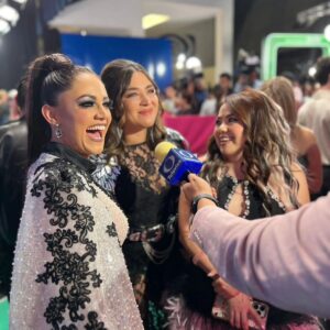 Daniela Luján Instagram - AMÉ mi vestido de @ceciliomodaoficial para los #mtvmiaw2023 la pasamos muy bien, verdad @marianabotasl y @segura_jessica ? 🥰