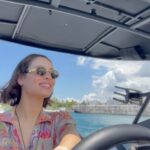 Daniela Melchior Instagram - Call me Captain Mel 🚤👩🏻‍✈️ Learning how to drive a speedboat for @roadhousemovie without being silly and cringe is basically impossible Thank you Bo for your patience 🤪 #roadhousemovie