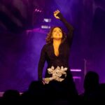 Daniela Mercury Instagram - Alô, Brasília!!! Hoje tem o Festival da Cultura, show de encerramento 4ª Conferência Nacional de Cultura (CNC), organizada pelo Ministério da Cultura (MinC). 🚨INGRESSOS GRATUITOS!!!🚨 O show é 19h no Centro de Convenções Ulysses Guimarães.📍 Tá esperando o que? Vai ser emocionante, vou convidar @majur e vamos fazer um show especialíssimo em homenagem ao Dia Internacional da Mulher🌹❤️ 📸: @celiasantosfotos #danielamercury #brasilia #showgratuito #majur #diainternacionaldamulher #margarethmenezes