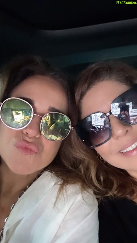 Daniela Mercury Instagram - Bom domingo! Beijinhos! #danielamercury ⭐️🌺♥️🎸🎹🩷🩵