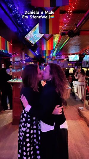 Daniela Mercury Instagram - Estamos em Stonewall!! #danielaemalumercury #stonewall #newyork  #🏳️‍🌈 #pride