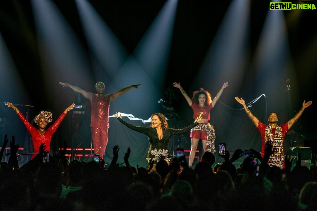 Daniela Mercury Instagram - Obrigada, Miami! Obrigada, @montreuxjazzfestivalmiami ❤️ Uma noite linda, capturada pelas lentes de @celiasantosfotos 📸 #DanielaMercury #festivaldejazzdemontreal #Miami #Rainha #jazzfestival