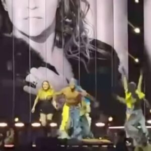 Daniela Mercury Instagram - Ainda acordando… 👸🏽 #Madonna #DanielaMercury #pabllovittar 

Minha foto: @celiasantosfotos