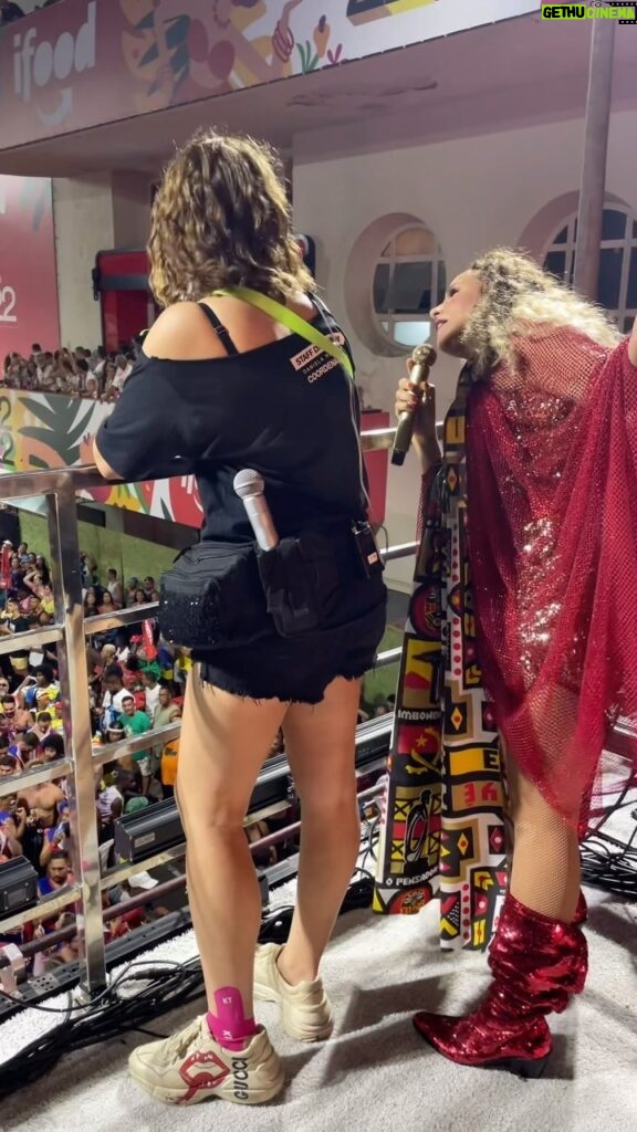 Daniela Mercury Instagram - Ô @maluvercosa, não me abandone não. ❤️ É só o início do nosso passeio, @blococrocodilooficial 🐊💚 #DanielaMercury #Rainha #CarnavaldaRainha #Carnaval