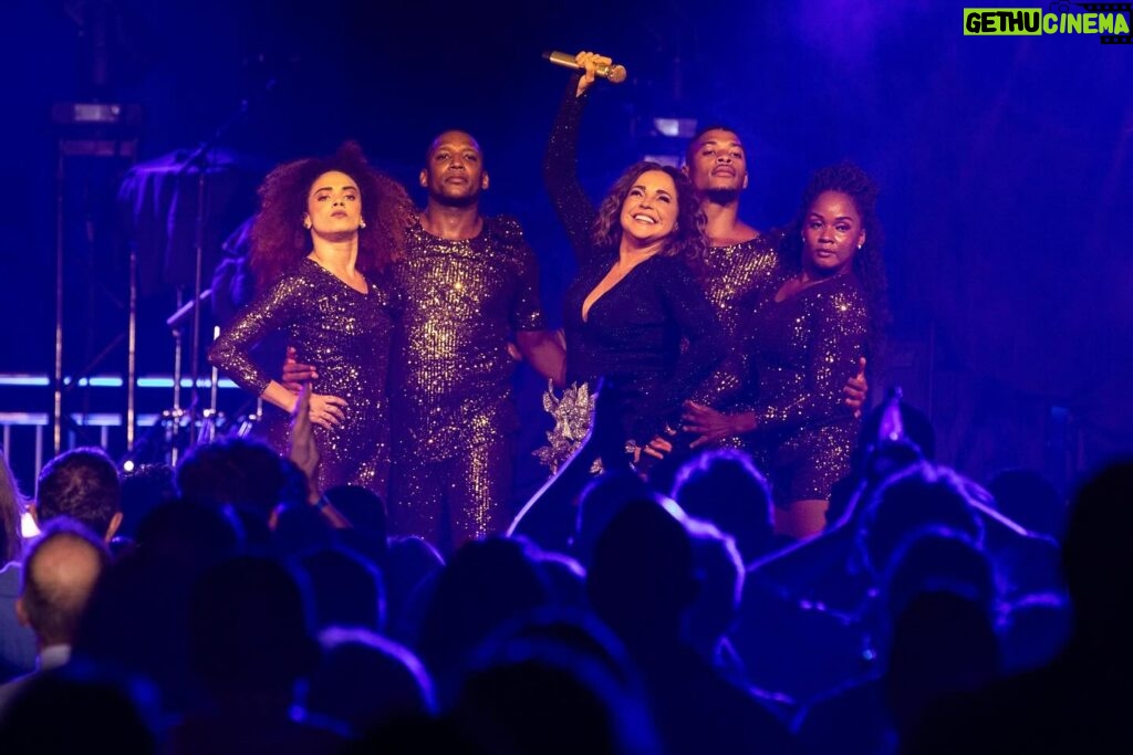 Daniela Mercury Instagram - Obrigada, Miami! Obrigada, @montreuxjazzfestivalmiami ❤️ Uma noite linda, capturada pelas lentes de @celiasantosfotos 📸 #DanielaMercury #festivaldejazzdemontreal #Miami #Rainha #jazzfestival