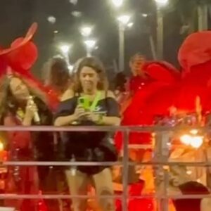 Daniela Mercury Instagram - Você também está pegando alguém no carnaval? 🤣🤣🤣❤️❤️❤️ @maluvercosa ❤️❤️❤️❤️
#DanielaMercury #CarnavaldaRainha 

📸 @celiasantosfotos
