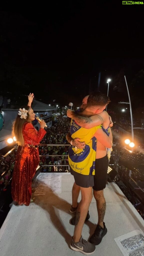 Daniela Mercury Instagram - Eles se conheceram no Croco e agora se casaram no Croco!!! Que coisa mais linda, estou emocionada 😍 Esse é ou não é o bloco do amor???? #DanielaMercury #CarnavaldaRainha #BlocoCrocodilo