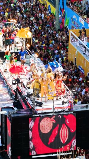 Daniela Mercury Instagram - Carnaval, seu lindo 🎤❤️ Eu não faria nada disso sem @maluvercosa. Ela é gigante e é o amor da minha vida!#DanielaMercury #CarnavaldaRainha