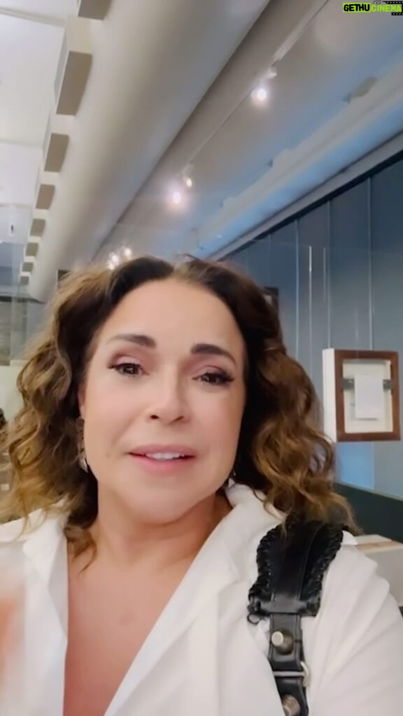 Daniela Mercury Instagram - Eu e Malu visitamos o @masp. Veja nosso Vlog #danielaemalumercury #masp #danielamercury