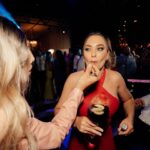 Daniela Nicolás Instagram - Hace un mes se casaron dos grandes amigos que amo con todo mi corazón. Pero… para qué me invitan si saben como me pongo 🤣🤣 se las dejo para que se rían conmigo de esta barbaridad jajajaa PD: perdón papi y perdón al fotógrafo que me vio así 🤣🤣 Vestido: @eduardocerda.atelier una hermosura ♥️ Maquillaje: @bdiazsacco que como pueden ver, duró intacto toda la noche 🤣🤣