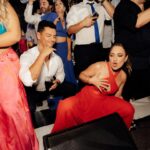 Daniela Nicolás Instagram - Hace un mes se casaron dos grandes amigos que amo con todo mi corazón. Pero… para qué me invitan si saben como me pongo 🤣🤣 se las dejo para que se rían conmigo de esta barbaridad jajajaa PD: perdón papi y perdón al fotógrafo que me vio así 🤣🤣 Vestido: @eduardocerda.atelier una hermosura ♥️ Maquillaje: @bdiazsacco que como pueden ver, duró intacto toda la noche 🤣🤣