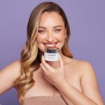 Daniela Nicolás Instagram - HOY LANZAMIENTO DE @zibbabeauty !!!!!!!!! No se pueden llegar a imaginar lo feliz que estoy ♥️ fueron años de trabajo antes de que viera la luz porque llevamos mucho tiempo junto a mi hermana y especialistas en lograr productos que sean realmente de calidad y a la vanguardia!! Espero de todo corazón que les gusten tanto como a mi! Además por lanzamiento TODOS nuestros kits están con descuento y por compras superiores a $65.000 les regalamos el envío ♥️ y también por el lanzamiento tenemos un TREMENDO CONCURSO!!!! Así que vayan a seguirnos a @zibbabeauty y entérense de todas las novedades!!!!! 😍 y muchas gracias a todos por sus buenas energías!!!!