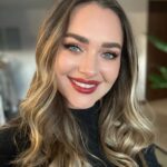 Daniela Nicolás Instagram - Hace tiempo que no pasaba por aquí a mandarles cariños a todos!!!! 😍 así en que la segunda foto les mando un beso!!! 😁 me veo súper sexy eso si 🤣 . Me maquilló la cumpleañera @isidorajose.mua 😍😍