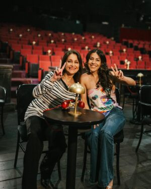 Daniela Romo Instagram - Fabiola Roudha😉 trabajas mucho✨GRACIAS por estar aquí en mi ciudad para promover con tanto ahínco NADA🙏🏻y qué bueno haber hecho algo juntas👍🏻 A todos gracias por apoyarnos y escucharnos 🎼 

Estamos a punto de llegar a las 200,000 reproducciones en Spotify 🙌🏻 ¿Nos ayudan a llegar a la meta a @fabiolaroudhaoficial y a mí? 🥰

#DanielaRomo #FabiolaRoudha #Nada #Sencillo #Música #México #Guatemala #dueto #Spotify #Youtube #Mujeres #cdmx