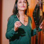 Daniela Romo Instagram - ✨🎶 NADA, mi nueva canción junto a @fabiolaroudhaoficial está disponible en todas las plataformas digitales‼️ Los invito a que sigan compartiendo y escuchando esta bonita colaboración 🫶🏻❤️ 🙏🏻✨ Y les agradezco infinitamente a todos sus misivas, sus detalles y su apoyo 💋 #DanielaRomo #Nada #FabiolaRoudha #Sencillo #Guatemala #Mexico #dueto #Musica #Gracias