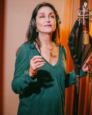 Daniela Romo Instagram - ✨🎶 NADA, mi nueva canción junto a @fabiolaroudhaoficial está disponible en todas las plataformas digitales‼️ 

Los invito a que sigan compartiendo y escuchando esta bonita colaboración 🫶🏻❤️

🙏🏻✨ Y les agradezco infinitamente a todos sus misivas, sus detalles y su apoyo 💋

#DanielaRomo #Nada #FabiolaRoudha #Sencillo #Guatemala #Mexico #dueto #Musica #Gracias